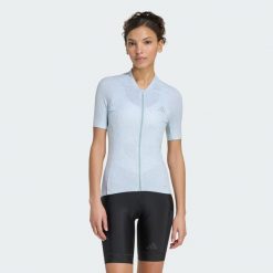 KOSZULKA DO JAZDY NA ROWERZE ESSENTIALS MORPH GRAPHIC. Zielone koszulki sportowe damskie Adidas, m, bez wzorów, z dzianiny, bez kołnierzyka, bez ramiączek, na fitness i siłownię, climacool (adidas). Za 349.00 zł.