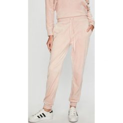 Dkny - Spodnie. Szare spodnie materiałowe damskie DKNY, z dzianiny. Za 399.90 zł.