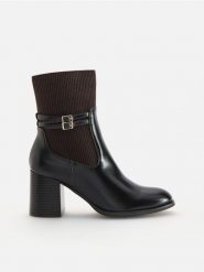 Botki z elastyczną wstawką - brązowy. Brązowe botki damskie Reserved, z materiału, bez obcasa, bez zapięcia. Za 179.99 zł.