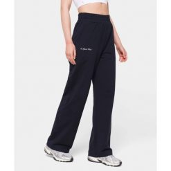 Spodnie dresowe Carpatree Sports Club Royal Navy. Niebieskie spodnie dresowe damskie Carpatree, l, bez wzorów, z dresówki, na fitness i siłownię. W wyprzedaży za 169.99 zł.