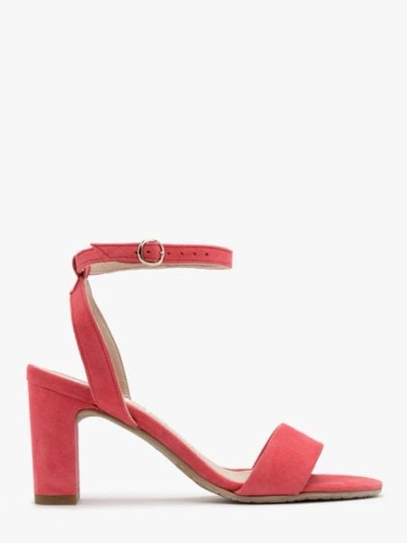 Różowe sandały na obcasie. Czerwone sandały damskie Ryłko, bez wzorów, ze skóry, bez obcasa, na obcasie, bez zapięcia. W wyprzedaży za 179.99 zł.