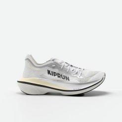 Buty do biegania z płytką karbonową damskie Kiprun KD900X LD 2. Białe obuwie sportowe damskie KIPRUN, bez wzorów, z materiału, do biegania. Za 399.99 zł.