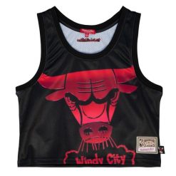 Damski crop top Chicago Bulls Big Face 4.0. Czarne koszulki sportowe damskie Mitchell & Ness, bez wzorów, bez kołnierzyka, bez ramiączek, do koszykówki. Za 318.00 zł.