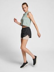 Damskie Szorty 2 w 1 Hummel MT Track. Czarne szorty sportowe damskie Hummel, na wiosnę, l, bez wzorów, z dżerseju, klasyczne, z standardowym stanem, na fitness i siłownię. Za 216.00 zł.