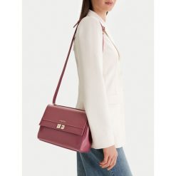 Torebka Lasocki. Czerwone listonoszki damskie Lasocki, bez wzorów, bez dodatków. Za 159.99 zł.