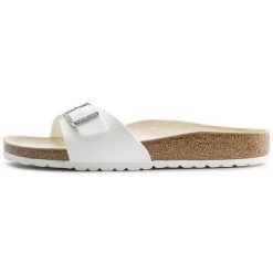 Klapki damskie Birkenstock Madrid BF. Białe klapki damskie Birkenstock, bez wzorów, z materiału, eleganckie, bez obcasa. Za 289.00 zł.
