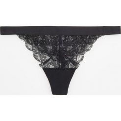 Koronkowe stringi - Czarny. Czarne stringi damskie Reserved, z koronki. Za 29.99 zł.