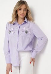 Fioletowa Koszula na Biżuteryjne Guziki ze Zdobionymi Kieszeniami Nerlla. Fioletowe bluzki damskie Born2be, m, z aplikacjami, klasyczne, bez kołnierzyka, bez ramiączek. Za 69.99 zł.