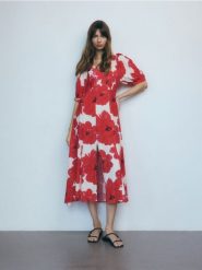 Sukienka midi z bufiastymi rękawami - wielobarwny. Sukienki damskie Reserved, l, bez wzorów, z wiskozy, bez kołnierzyka, bez ramiączek, midi, rozkloszowane. W wyprzedaży za 49.99 zł.