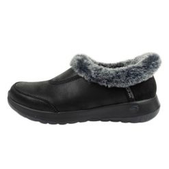Buty Skechers ON-THE 175490/BKGY czarne. Czarne obuwie sportowe damskie bez wzorów, z materiału. Za 414.66 zł.