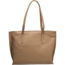 Skórzana torebka "Cary 5" w kolorze jasnobrązowym - 33 x 27 x 11,5 cm. Brązowe torby na ramię damskie marki BREE. W wyprzedaży za 318.95 zł.