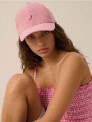 Bawełniana czapka z daszkiem i haftem - różowy. Czerwone czapki i kapelusze damskie Sinsay, bez wzorów, z bawełny. Za 19.99 zł.