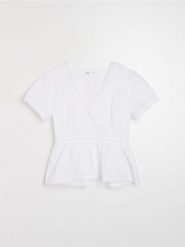 Koszulowa bluzka z bawełną i domieszką wiskozy - biały. Białe bluzki damskie Sinsay, l, bez wzorów, z bawełny, bez kołnierzyka, bez ramiączek. Za 39.99 zł.