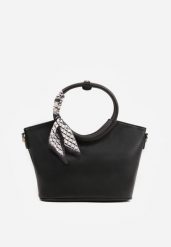 Czarna Torebka Shopper z Paskiem i Okrągłymi Rączkami Zdobionymi Chustą Kassone. Czarne szaliki i chusty damskie Renee, z aplikacjami, z jeansu, na ramię, zdobione, bez dodatków. Za 119.99 zł.