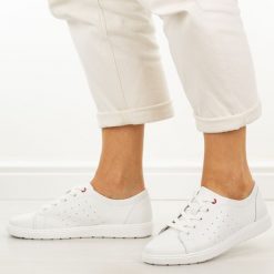 Białe skórzane półbuty damskie Filippo Dp7556/26. Białe półbuty damskie Filippo, na lato, bez wzorów, z jeansu, biznesowe, bez obcasa, na płaskiej podeszwie, bez zapięcia. Za 219.00 zł.