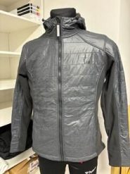 HUMMEL kurtka/bluza ciepła CLASSIC BEE WOMENS HYBRID JKT. Szare kurtki męskie Hummel, m, bez wzorów, z materiału, eleganckie, bez kaptura. Za 138.00 zł.