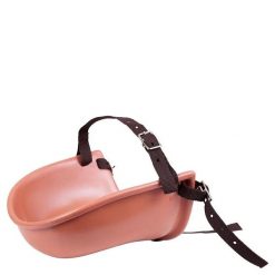 Śliniak jeździecki z tworzywa sztucznego Premiere. Brązowe śliniaki dla dzieci PREMIERE, bez wzorów, z tworzywa sztucznego. Za 187.00 zł.