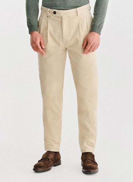 PAKO LORENTE - Beżowe spodnie z zakładkami. Brązowe spodnie materiałowe męskie Pako Lorente, l, bez wzorów, z bawełny, casualowe. Za 279.99 zł.