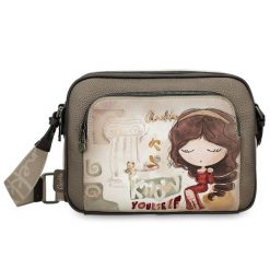 Brązowa Damska Listonoszka Anekke Z Laleczką. Brązowe listonoszki damskie Anekke, z aplikacjami, eleganckie, zdobione, bez dodatków. Za 359.00 zł.