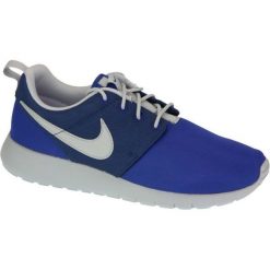 Buty Nike Roshe One Gs W 599728-410 niebieskie. Niebieskie obuwie sportowe damskie bez wzorów, z gumy, nike roshe. Za 374.47 zł.