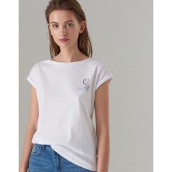 Bawełniana koszulka z motywem marynistycznym - Biały. T-shirty damskie marki Mohito. Za 19.99 zł.