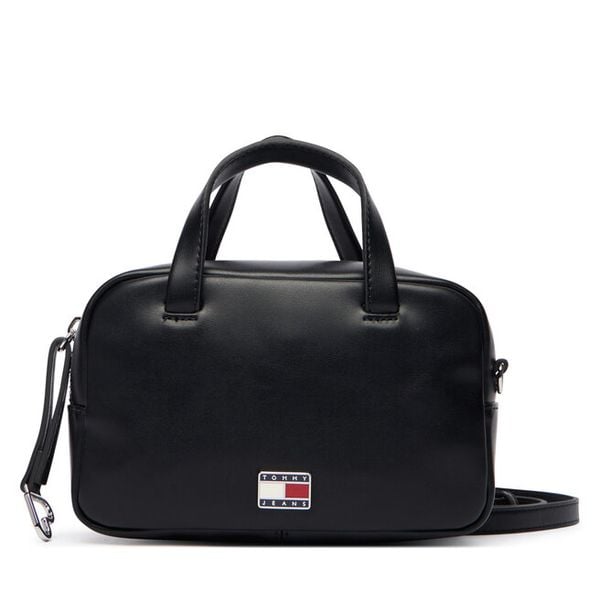 Torebka Tommy Jeans. Czarne torebki do ręki damskie Tommy Jeans, bez wzorów, z jeansu, klasyczne, bez dodatków. Za 529.99 zł.