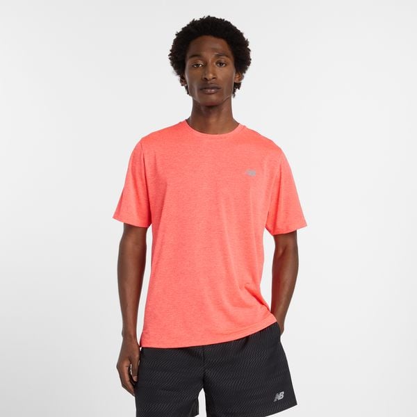Koszulka męska New Balance MT41253URR – pomarańczowa. Brązowe koszulki sportowe męskie New Balance, m, bez wzorów, z materiału, bez kołnierzyka, bez ramiączek, na fitness i siłownię. Za 199.99 zł.