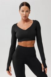 Koszulka szybkoschnąca treningowa Rough Radical Livi Tee. Czarne koszulki sportowe damskie ROUGH RADICAL, l, bez wzorów, z elastanu, bez kołnierzyka, bez ramiączek, na fitness i siłownię. Za 111.92 zł.