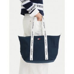 Torebka Tommy Jeans. Niebieskie torebki do ręki damskie Tommy Jeans, bez wzorów, z jeansu, bez dodatków. Za 206.99 zł.