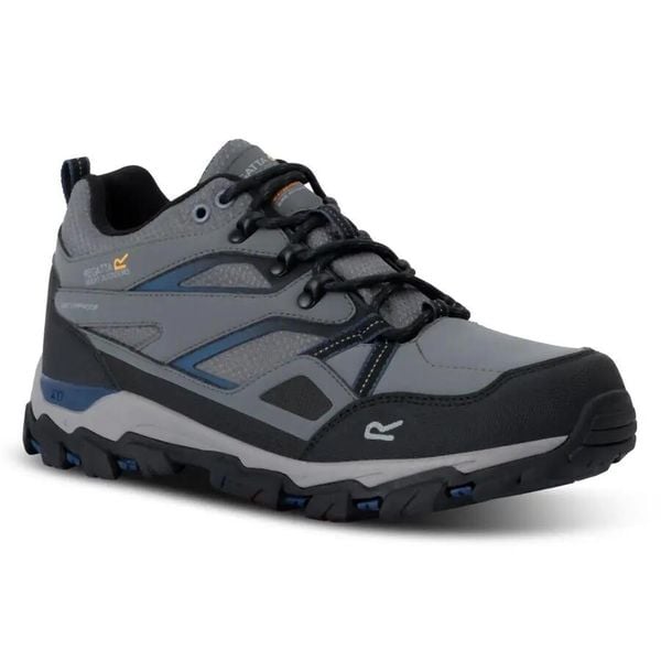 Buty trekkingowe Regatta Holcombe III. Czerwone trekkingi męskie Regatta, outdoorowe. Za 229.99 zł.