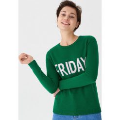 Sweter z napisem Friday - Zielony. Swetry damskie marki House. W wyprzedaży za 29.99 zł.