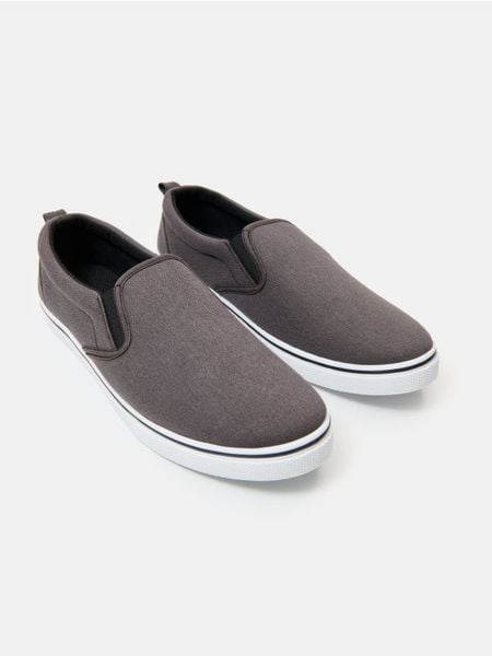 Trampki typu slip-on - szary. Szare trampki męskie Sinsay, bez wzorów, bez zapięcia. Za 29.99 zł.