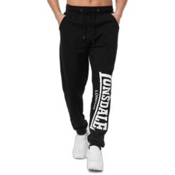 Spodnie dresowe z dużym logo Lonsdale. Czarne spodnie sportowe męskie Lonsdale, s, bez wzorów, z bawełny. Za 264.50 zł.