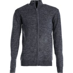Ciemnoszary Sweter Heaton. Szare bluzy męskie Born2be, na jesień, l, bez wzorów, bez kaptura. Za 59.99 zł.