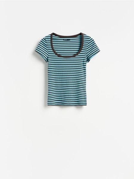 T-shirt z bawełną - niebieski. Niebieskie t-shirty damskie Reserved, l, bez wzorów, z bawełny, bez kołnierzyka. W wyprzedaży za 45.99 zł.