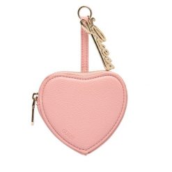 Bilonówka Guess. Czerwone portfele damskie Guess, z aplikacjami. Za 179.99 zł.