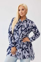 Bawełniana koszula Iris w paski z nadrukiem, zapinana na guziki, asymetryczny krój PLUS SIZE XXL OVERSIZE JESIEŃ. Niebieskie bluzki damskie Moda Size Plus Iwanek, plus size, bez wzorów, z bawełny, eleganckie, z asymetrycznym kołnierzem, plus size, bez ramiączek. Za 199.90 zł.