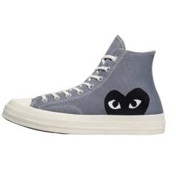 Buty do chodzenia unisex Converse Chuck Taylor 70s Hi Comme des Garcons Play. Białe trampki i tenisówki damskie Converse, bez wzorów, bez zapięcia. W wyprzedaży za 582.00 zł.