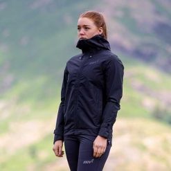 Kurtka przeciwdeszczowa damska Inov-8 Trailshell Jacket. Szare kurtki damskie Inov-8, s, bez wzorów, bez kaptura. Za 560.99 zł.