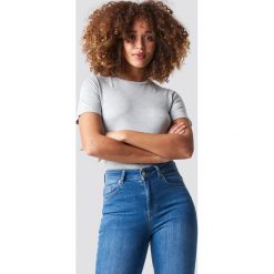 NA-KD Basic T-shirt basic z okrągłym dekoltem - Grey. T-shirty damskie marki NA-KD Basic. Za 52.95 zł.