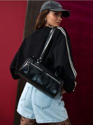 Torebka na ramię z imitacji skóry w stylu retro - czarny. Czarne torby na ramię damskie Sinsay, bez wzorów, ze skóry, retro, bez dodatków. Za 49.99 zł.