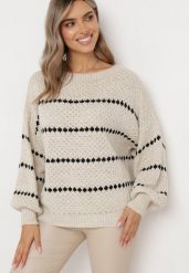 Jasnobeżowy Sweter z Bufiastymi Rękawami Ozdobiony Cienkimi Paskami Bilentia. Brązowe swetry damskie Born2be, z aplikacjami, klasyczne, bez kołnierzyka, bez ramiączek, bez kaptura. Za 74.99 zł.