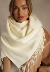 Jasnobeżowy Bawełniano-Wiskozowy Szalik w Kształcie Trójkąta z Frędzlami Vetisara. Brązowe szaliki i chusty damskie Renee, bez wzorów, z bawełny. Za 39.99 zł.