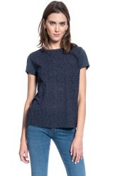 MUSTANG Alina C Lace 1009070 4085. Szare t-shirty damskie Mustang, s, w ażurowe wzory, bez kołnierzyka. W wyprzedaży za 39.99 zł.