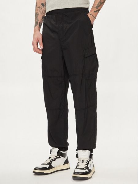 Gap Spodnie materiałowe 487058-00 Czarny Relaxed Fit. Czarne spodnie materiałowe męskie GAP, m, bez wzorów, z materiału. Za 219.99 zł.