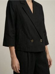 Dwurzędowy żakiet z domieszką wiskozy - czarny. Czarne żakiety damskie Sinsay, l, bez wzorów, z wiskozy. Za 69.99 zł.