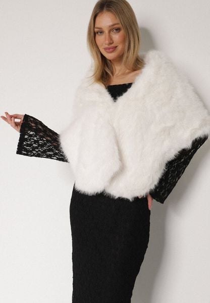 Białe Ponczo Etola z Futerka w Stylu Szala Cahreva. Białe swetry damskie Born2be, uniwersalny, bez wzorów, eleganckie, bez kołnierzyka, bez ramiączek, bez kaptura. Za 109.99 zł.