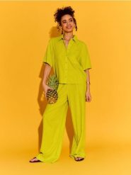 Spodnie wide leg z domieszką lnu - zielony. Zielone spodnie materiałowe damskie Sinsay, l, bez wzorów. Za 39.99 zł.