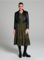 Sukienka midi z efektem stopniowania - khaki. Brązowe sukienki damskie Sinsay, l, bez wzorów, bez kołnierzyka, bez ramiączek, midi. W wyprzedaży za 37.99 zł.