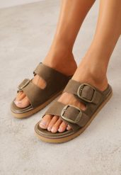 Zielone Klapki VICES z Dwoma Paskami i Metalicznymi Klamrami Kaliniassi. Brązowe klapki damskie Born2be, bez wzorów, z jeansu, eleganckie, bez obcasa, na płaskiej podeszwie. Za 99.99 zł.